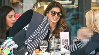 Σταματίνα Τσιμτσιλή: Για καφέ με τις κουμπάρες της