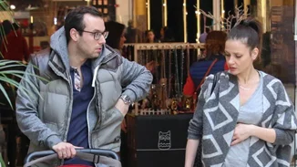 Ελένη Καρποντίνη - Βασίλης Λιάτσος: Βόλτα με τον επτά μηνών γιο τους!