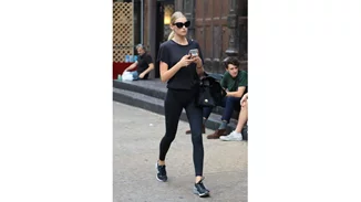 Αεροπορική εταιρεία απαγόρευσε σε δύο έφηβες να ταξιδέψουν επειδή φορούσαν κολάν