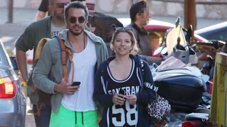 Εριέττα Κούρκουλου: Σπάνια δημόσια εμφάνιση στη Βουλιαγμένη με τον νέο της σύντροφο