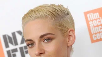 Kristen Stewart: "Το κοινό ήταν ο εχθρός μου όταν ήμουν με τον Robert Pattinson"