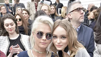 Cara Delevingne, Lily Rose Depp, Lottie Moss: Πού συναντήθηκαν όλες μαζί;