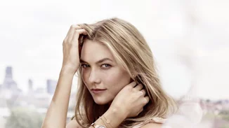 Κάντο όπως η Karlie Kloss και αναβάθμισε το στυλ σου με ένα και μόνο λαμπερό ρολόι