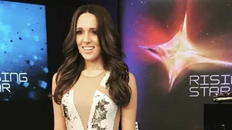 Rising Star: Αυτά φόρεσαν η Καλομοίρα και οι διαγωνιζόμενες στο 12ο live