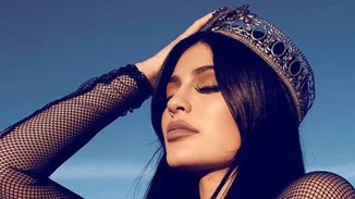 Kylie Jenner: Δε βαρέθηκε να αντιγράφει την Kim Kardashian;