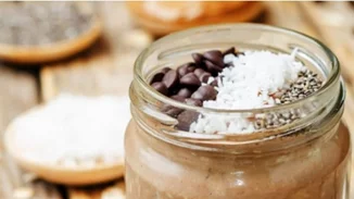 Συνταγές με chia: Πώς θα φτιάξεις γκρανόλα με βρόμη και chia αλλά και πουτίγκα σοκολάτα