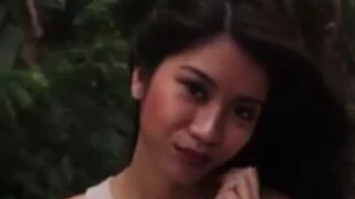 Αυτή η κοπέλα βάφεται ενώ κάνει ποδήλατο! Αυτές είναι ικανότητες..