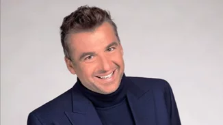 Γιώργος Λιάγκας: Οι φωτογραφίες από το πρώτο του μπάνιο στη θάλασσα