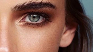 Βγήκε μαύρο highlighter. Τι χρώμα βγαίνει άραγε όταν το εφαρμόζεις;