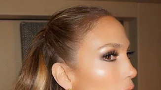 Βρέθηκαν: Αυτά τα highlighters θα σε κάνουν να λάμπεις σαν την Jennifer Lopez