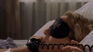 Ποια είναι τα 2 πράγματα που δεν πρέπει να κάνεις όταν ξυπνάς μέσα στη νύχτα