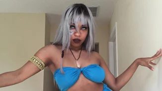 Η κοπέλα που έχει κατακτήσει το instagram με τις μεταμφιέσεις της