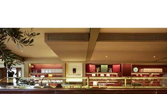 Το ανακαινισμένο GB Corner Gifts & Flavors άνοιξε τις πόρτες του στο ξενοδοχείο Μεγάλη Βρεταννία