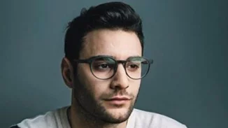 Ίαν Στρατής: Ο σταρ του X-Factor κάνει το ντεμπούτο του στο θέατρο!