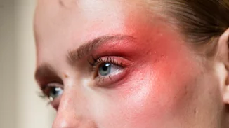 Οι νέοι κανόνες στο μακιγιάζ της άνοιξης και πώς να τους ακολουθήσεις