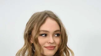Lily-Rose Depp: Με τη μητέρα της στο fashion show της Chanel