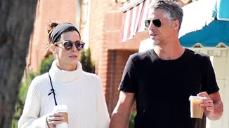 Sandra Bullock: Γιατί αναβάλει ξανά τον γάμο της με τον Bryan Randall;