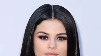 Selena Gomez: "Νιώθω ότι ξέρω τους πάντες αλλά ότι δεν έχω φίλους"