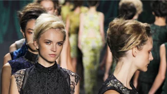 Πώς να προφέρεις σωστά 10 από τα δυσκολότερα ονόματα οίκων μόδας