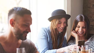 Οι τύποι των συμμαθητών που σίγουρα θα ήθελες να αποφύγεις σε reunion