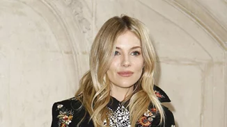 H Sienna Miller φορά την πιο hot ανοιξιάτικη τάση