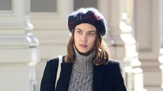 H Alexa Chung φορά ξανά και ξανά αυτά τα μποτάκια