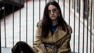 Το ανοιξιάτικο πανωφόρι που φόρεσαν όλα τα it-girls στις Εβδομάδες Μόδας