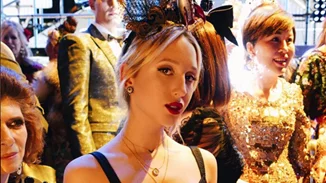 Μαρία Ολυμπία | Το φιλί στο στόμα της εγγονής του Τέως με φίλη της