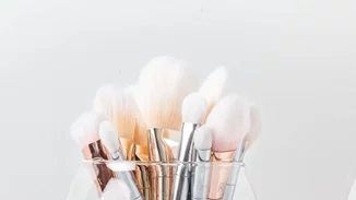 Αυτός είναι ο τρόπος να καθαρίζεις τα πινέλα σου σε μισό λεπτό και να μην το έχεις άγχος