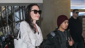 Angelina Jolie: Πιο κομψή από ποτέ στο αεροδρόμιο με τα 6 της παιδιά