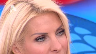 Η Ελένη Μενεγάκη τόλμησε την ολόσωμη φόρμα!