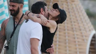 Ιωσήφ Μαρινάκης - Χρύσα Καλπάκη: Το «καυτά» φιλία του ζευγαριού στην Μύκονο