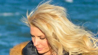 Ελένη Μενεγάκη: Απόδραση στην Άνδρο με τον Ματέο και τον γιο της