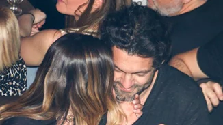 Αθηνά Οικονομάκου - Φίλιππος Μιχόπουλος: Τα τρυφερά τετ α τετ σε νυχτερινό κέντρο