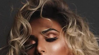 Αυτά είναι τα καλύτερα νέα που ακούσαμε για το Huda Beauty από τα χείλη της Huda (και ναι, μίλησε Ελληνικά)