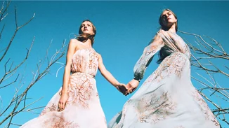 Καλεσμένη σε γάμο; 10 τέλεια φορέματα για κάθε σωματότυπο και budget