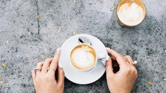 Πού οφείλονται οι ημικρανίες; Μήπως φταίει ο τρόπος που πίνεις τον καφέ σου;