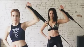 Πιλάτες: Οι stars και τα supermodels ορκίζονται στις ασκήσεις Pilates για κοιλιά, μέση και γλουτούς (φωτό-βίντεο)