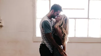 Λες τα μυστικά σου μετά το σεξ; Η επιστήμη εξηγεί το γιατί