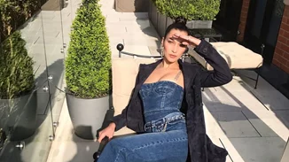 Bella Hadid: Φοράει την απόλυτη τάση της σεζόν στα τζιν