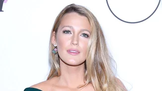 Blake Lively: Μας δείχνει τη συλλογή με τα παπούτσια της