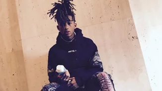 Jaden Smith: Τα τρυφερά φιλιά με τη σύντροφο του στην παραλία