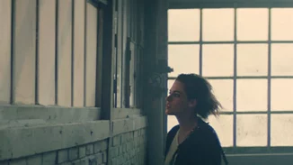 Τι συμβαίνει πίσω από τις κάμερες μιας καμπάνιας μόδας; Η Kristen Stewart μάς δίνει μια γεύση!