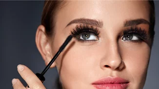 Ανακαλύψαμε ΑΥΤΗ την μάσκαρα που μπορείς να φοράς και πρωί και βράδυ!