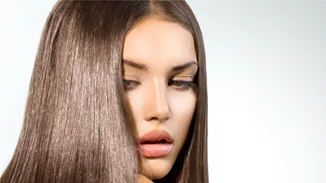 Θέλεις πυκνότερα και πιο λαμπερά μαλλιά; Αυτή η νέα σειρά περιποίησης είναι για σένα!