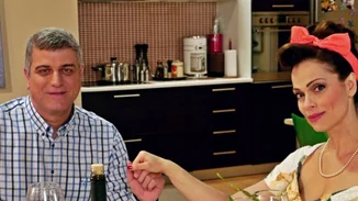 «Μην αρχίζεις τη μουρμούρα»: Ο Ηλίας βλέπει με περιέργεια την Μαρίνα να παθαίνει μια περίεργη