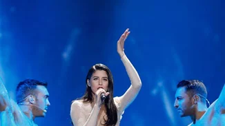 Οι καυστικές «Λουέλα και Κρουέλα» σχολιάζουν τη Eurovision και την Demy