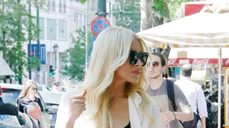 Κατερίνα Καινούργιου: Βόλτα στο Σύνταγμα με αθλητικό look