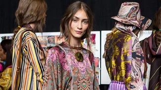 Καλεσμένη σε καλοκαιρινό γάμο; 10 εναλλακτικοί συνδυασμοί που ΔΕΝ περιλαμβάνουν φόρεμα