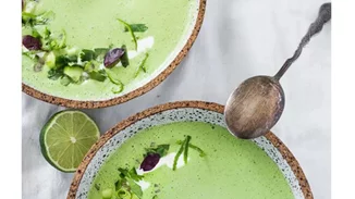 Κρύα σούπα με γαρίδες, αγγούρι και γιαούρτι